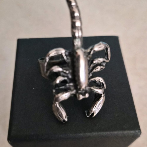 Scorpion-shaped ring used, silver color