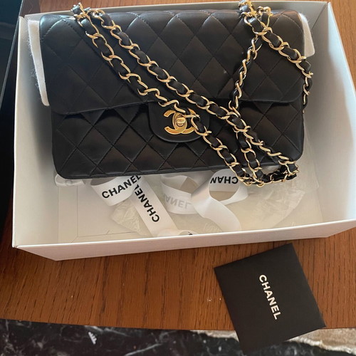 Chanel 11.12 shoulder bag like new, black and gold