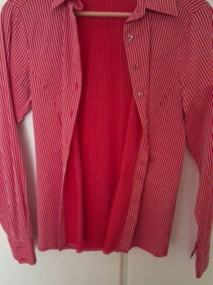 Sarah Lawrence red stretch shirt