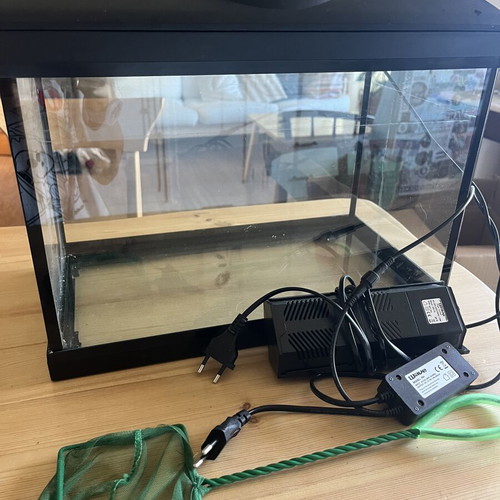 Riviera 40 Aquarium used with LED light and corner filter
