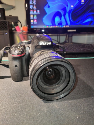 Nikon D5300 like new with 18-70mm f/3.5-4.5 lens and 3 batteries