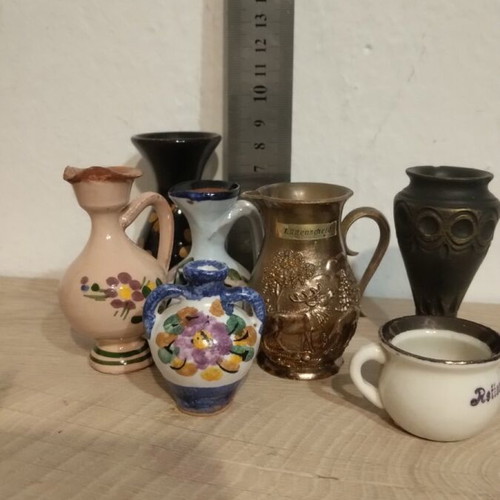 Miniature vase set like new, 8 pieces, corner shelf