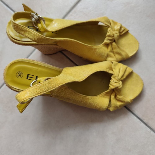 Elite yellow platform shoes size 39 like new