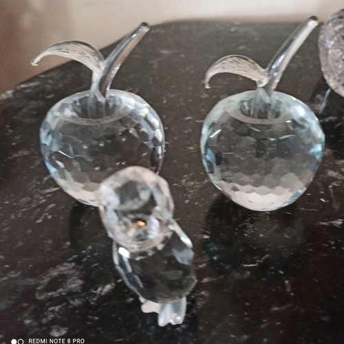 Crystal figurines, two apples in excellent condition and owl with wear