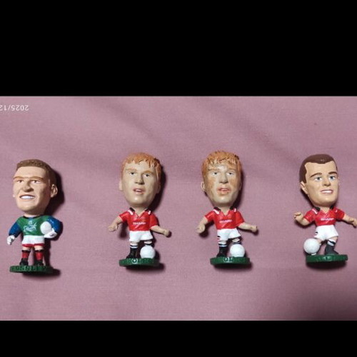 Football player figures new official replicas from Manchester United and Olympiacos