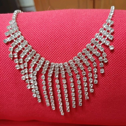 Vintage dangling crystal rhinestone necklace like new