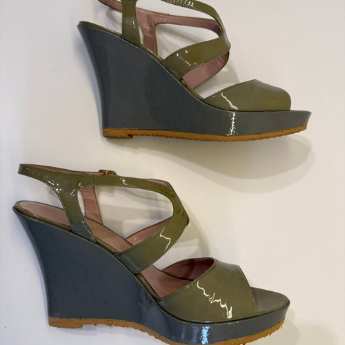 Aldo Castagna patent leather platform sandals size 40, like new, grey-olive