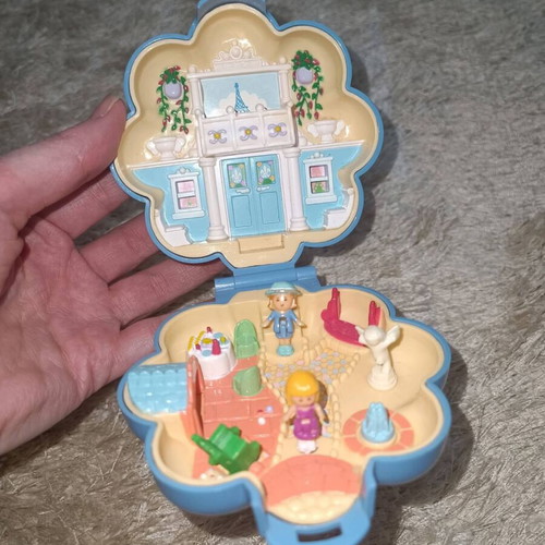 Polly Pocket 1990 toy in very good condition