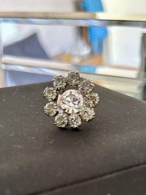 Vintage ring new with large rhinestones