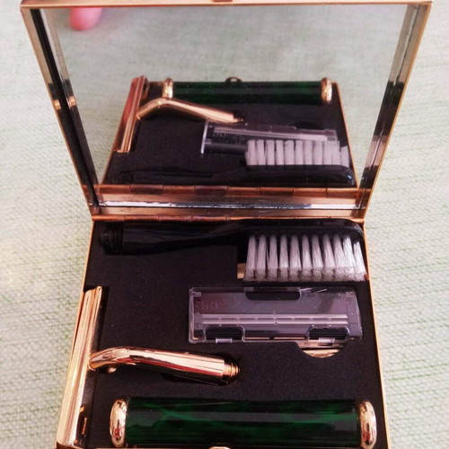 Vintage Art Deco travel shaving set like new with safety razor