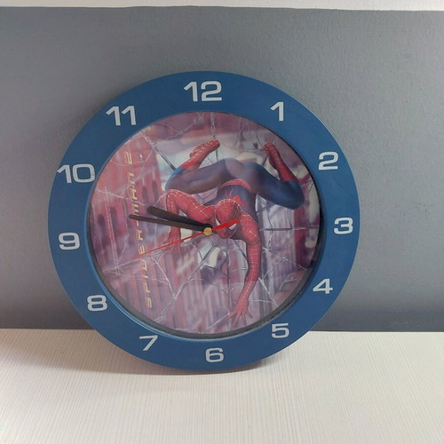 Spider-Man 2 wall clock analog like new from 2004