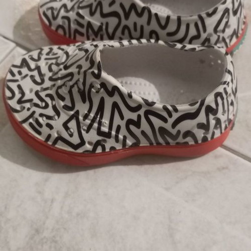 Native baby shoes used, size 19, for 12-24 months, plastic