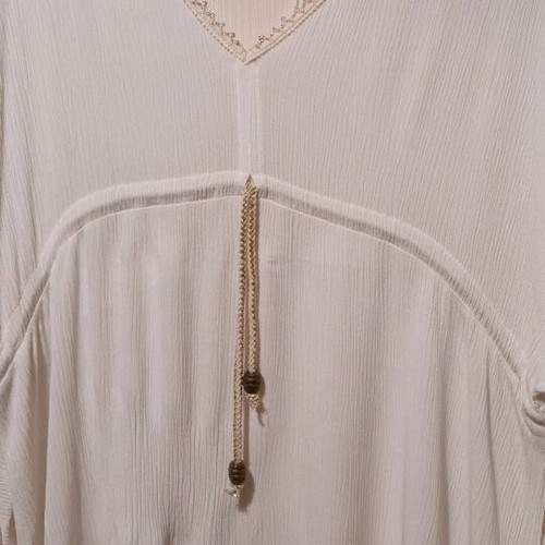 Long white crinkled shirt XL new with gold trim