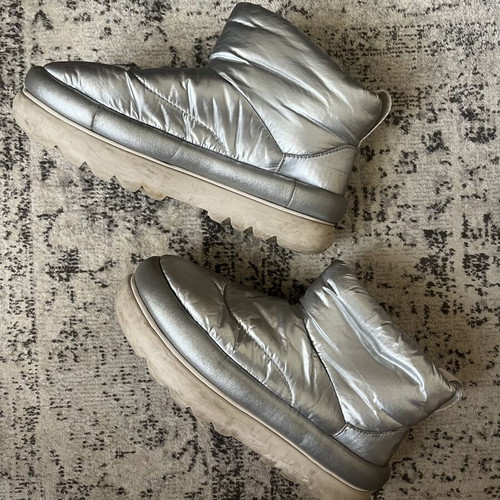Ugg ankle boots size 39 used, silver