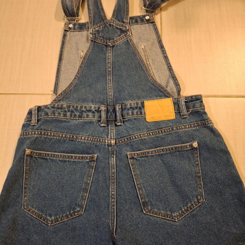 Pull & Bear denim overall shorts for girls size Medium like new, blue