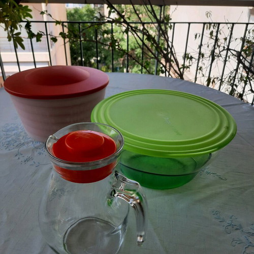Large Tupperware containers and glass jug like new