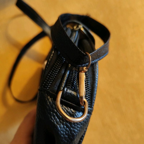 Black crossbody bag like new with 3 compartments