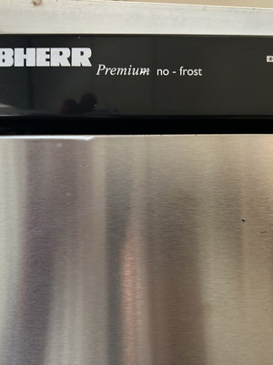 Хладилник Liebherr употребяван с подменен мотор и проблем с термостата