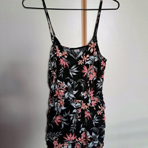 H&M one-piece shorts like new, floral, black multicolor