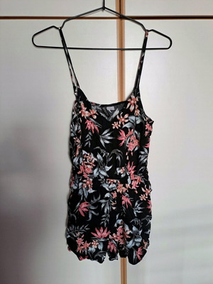 H&M one-piece shorts like new, floral, black multicolor