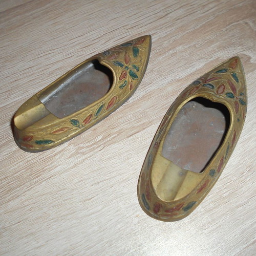 Small bronze Ottoman ashtrays used, traditional shoe shape, 12 cm
