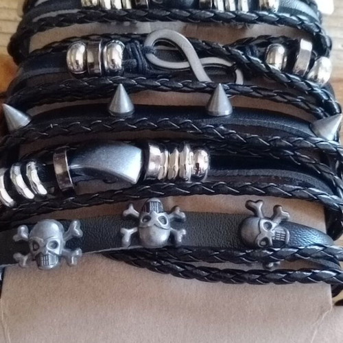 Set of 5 goth/rock bracelets made of synthetic leather new, unused