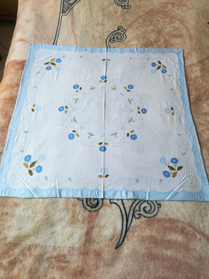 Tablecloth 80x80 cm like new with appliqué and machine embroidery