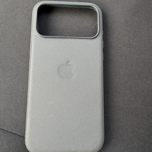 iPhone 17 Pro Max Techwoven case like new