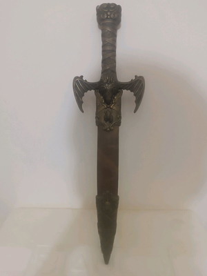 Set of 2 Fantasy Swords with Sheaths like new, decorative