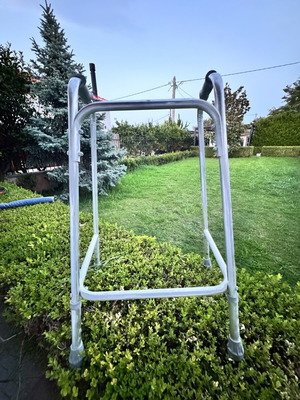 Stable Walker like new