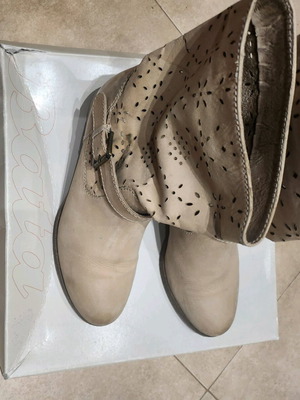 Bata boots natural leather like new, beige