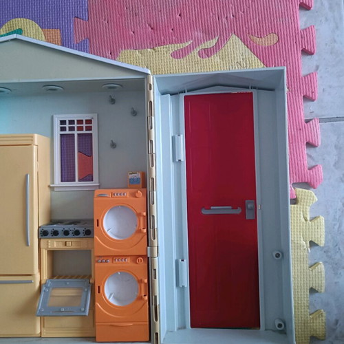Vintage Mattel dollhouse 2005 like new
