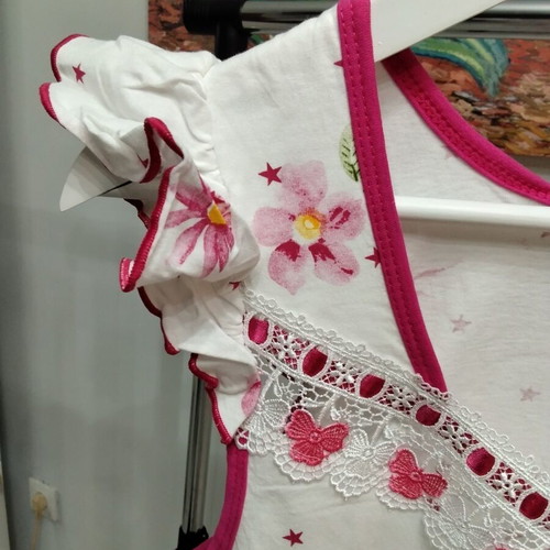 Cotton nightgown with flowers and lace size L like new