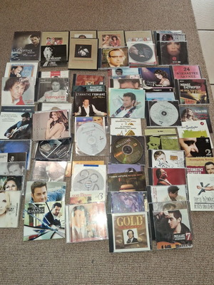 Music CDs used, pack of 100 with various Greek artists