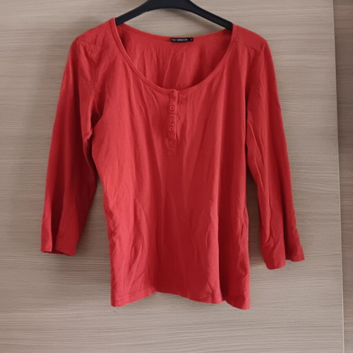 Women's blouse used, red and orange, sizes L and M