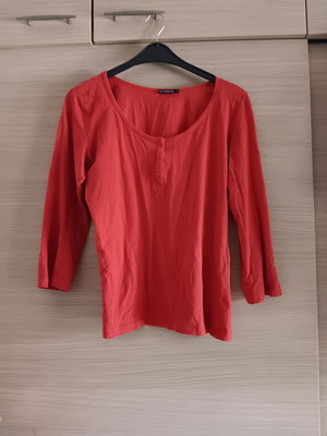 Women's blouse used, red and orange, sizes L and M