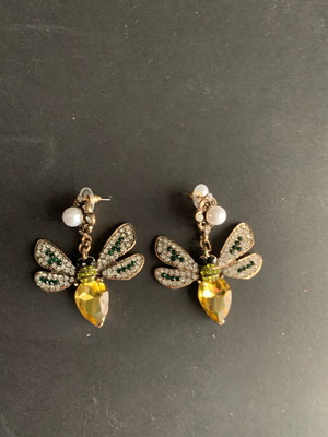 Vintage A.L.E. earrings like new, gold color, can be used as brooch or pin