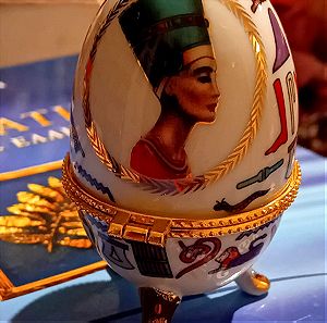 Vintage Αβγό τύπου Faberge . Αιγυπτιακή παράσταση. Πορσελάνη.