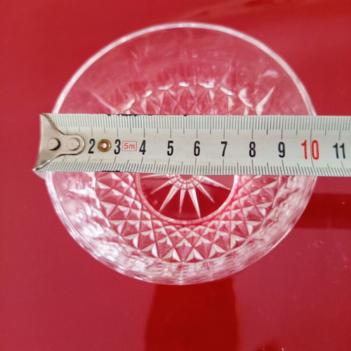 Small glass bowl with star design like new