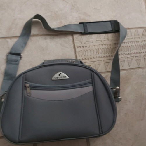 Toiletry bag like new, gray with zipper newest