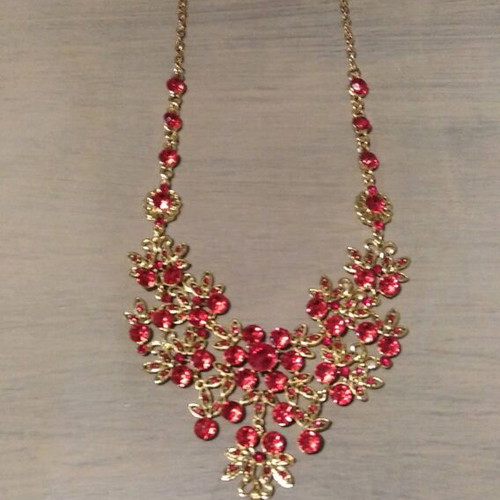 Necklace new gold with red stones
