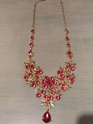 Necklace new gold with red stones