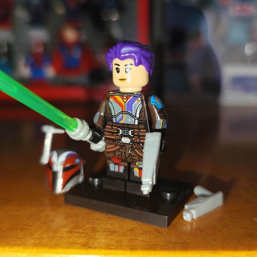 Sabine Wren figure like new with accessories