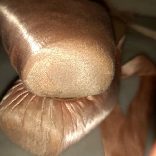 Pointe shoes No 37 used, hard (aspaste) with wear marks