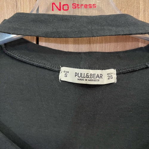 Pull & Bear short-sleeve t-shirt with V cut and integrated choker like new, black and gray