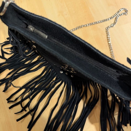 Castor shoulder bag like new with studs, black