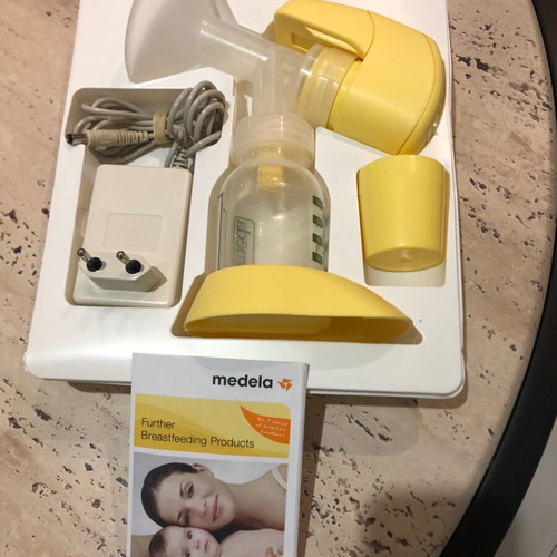 Medela Breast Pump like new with accessories