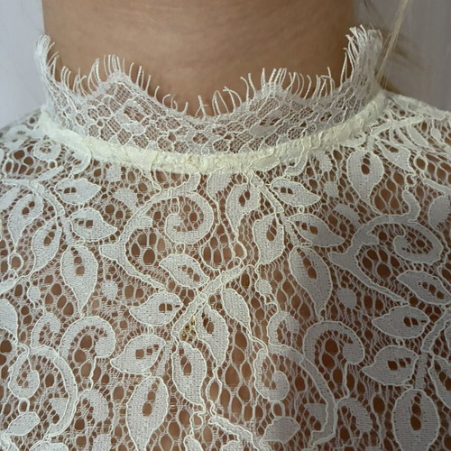 Molly Bracken Romantic Cream Lace Boxy Top Small Like New