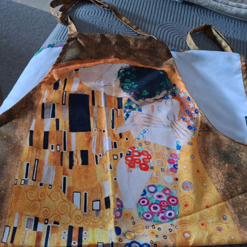 Kitchen apron in excellent condition