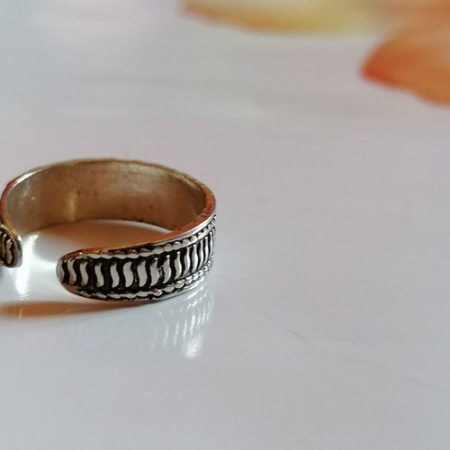 925 Silver Toe Ring with Linear Embossed Designs new